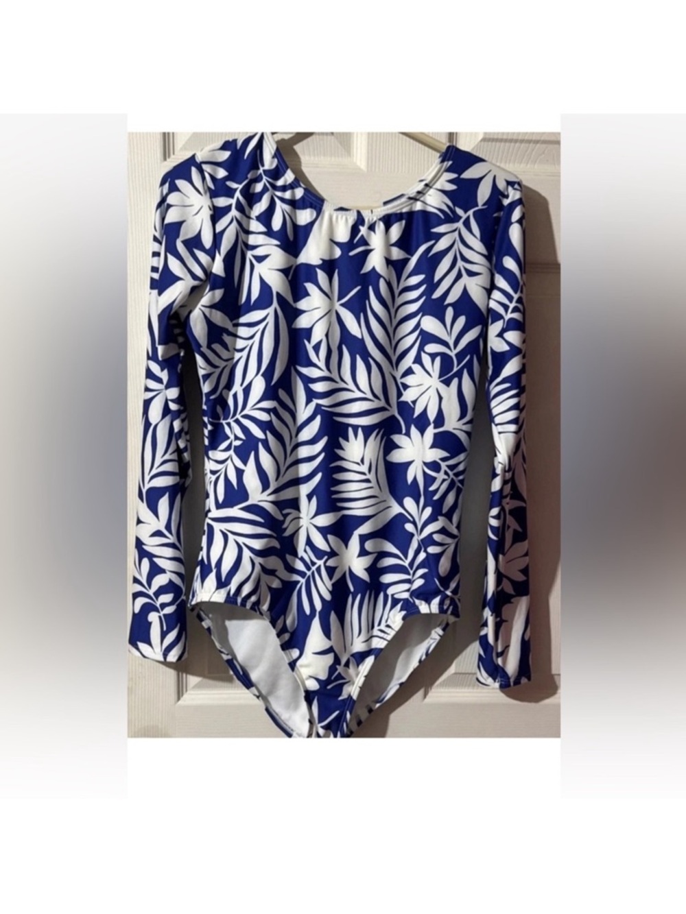 KATE SPADE LONG SLEEVE PADDLE SWIMSUIT BACK ZIP RASH GUARD BLUE BERRY SIZE
XL